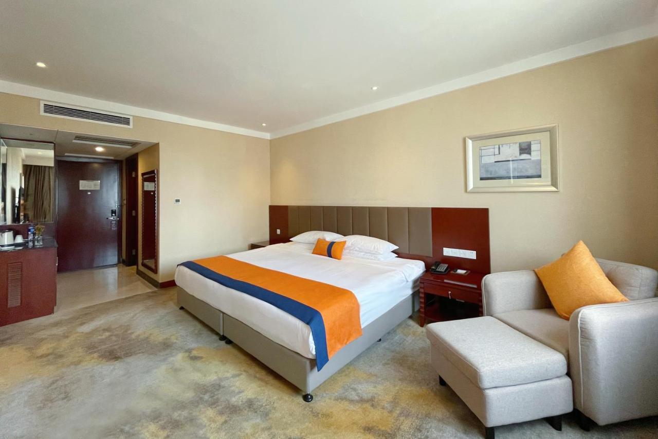 Wuhan Hongguang Hotel Exterior photo