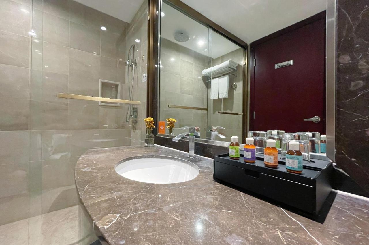 Wuhan Hongguang Hotel Exterior photo