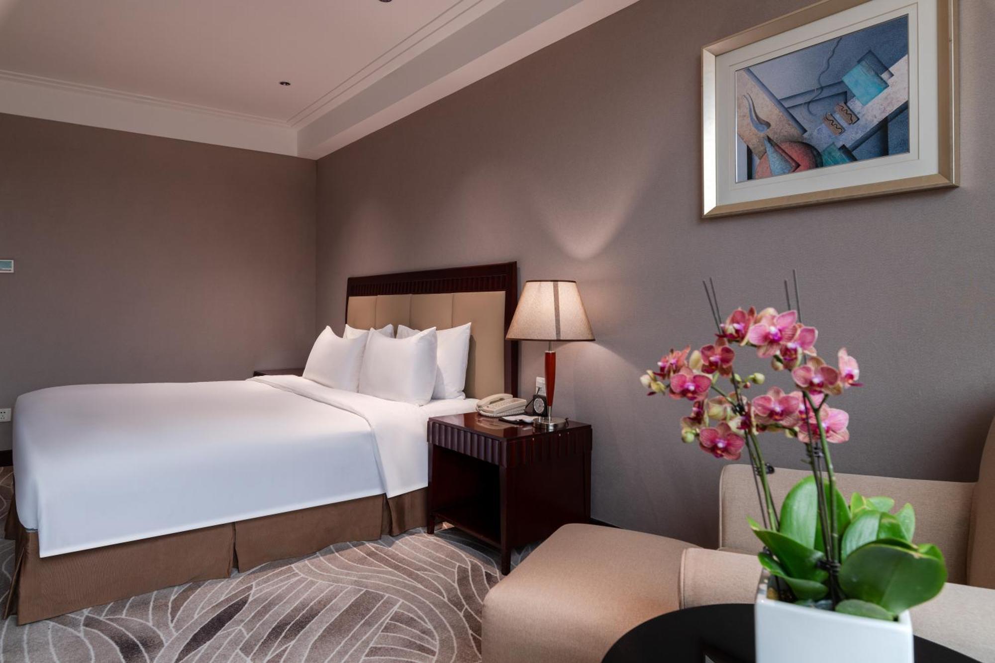 Wuhan Hongguang Hotel Exterior photo